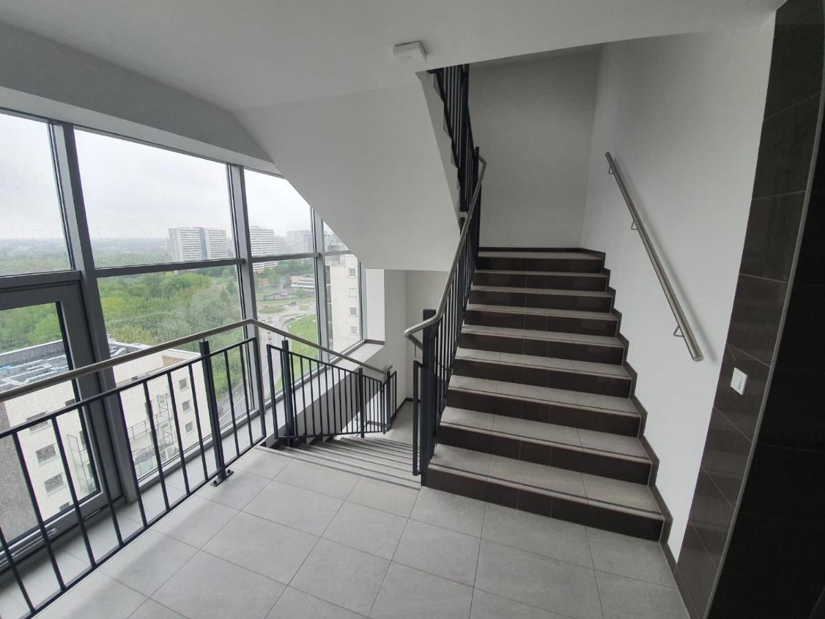 קטוביץ Apartament Wsrod 1000Cy Swiatel - Z Parkingiem W Hali Garazowej- Duzy Balkon Z Lezakami - Piekny Widok Noca Na Panorame Tysiaclecia מראה חיצוני תמונה