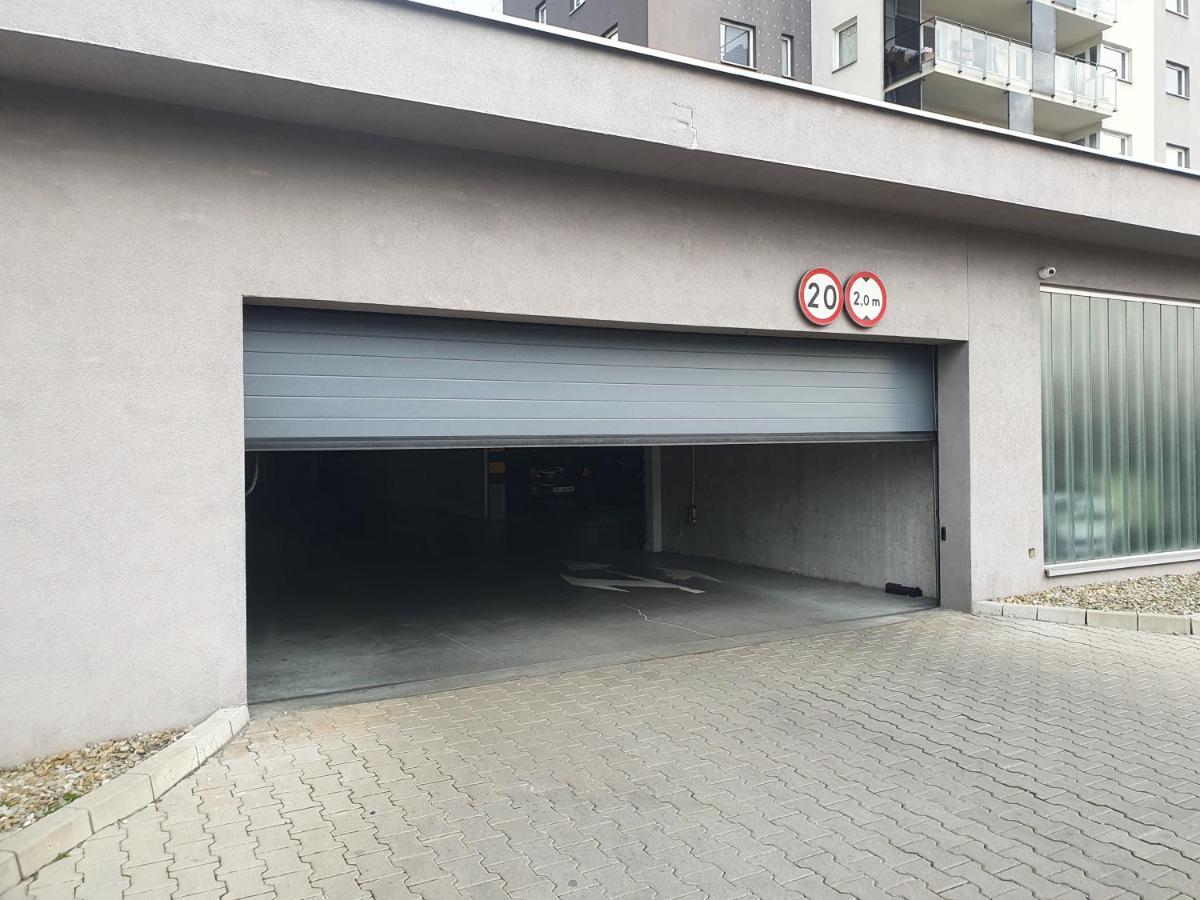 קטוביץ Apartament Wsrod 1000Cy Swiatel - Z Parkingiem W Hali Garazowej- Duzy Balkon Z Lezakami - Piekny Widok Noca Na Panorame Tysiaclecia מראה חיצוני תמונה