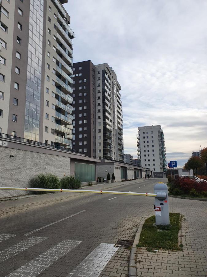קטוביץ Apartament Wsrod 1000Cy Swiatel - Z Parkingiem W Hali Garazowej- Duzy Balkon Z Lezakami - Piekny Widok Noca Na Panorame Tysiaclecia מראה חיצוני תמונה