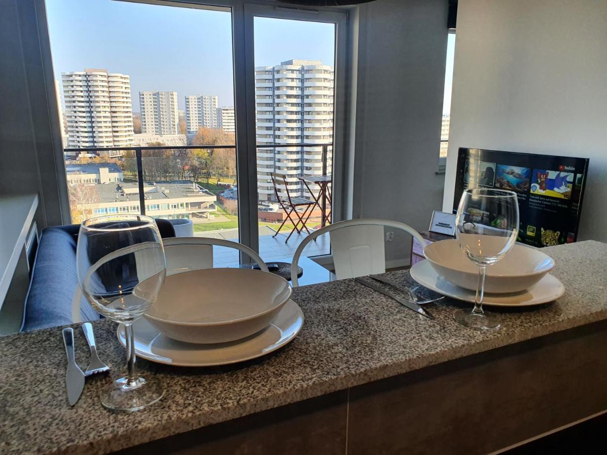 קטוביץ Apartament Wsrod 1000Cy Swiatel - Z Parkingiem W Hali Garazowej- Duzy Balkon Z Lezakami - Piekny Widok Noca Na Panorame Tysiaclecia מראה חיצוני תמונה