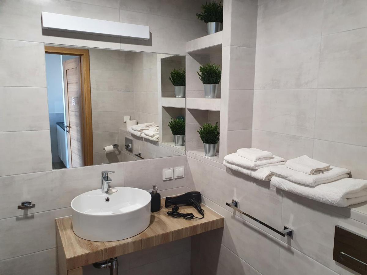 קטוביץ Apartament Wsrod 1000Cy Swiatel - Z Parkingiem W Hali Garazowej- Duzy Balkon Z Lezakami - Piekny Widok Noca Na Panorame Tysiaclecia מראה חיצוני תמונה