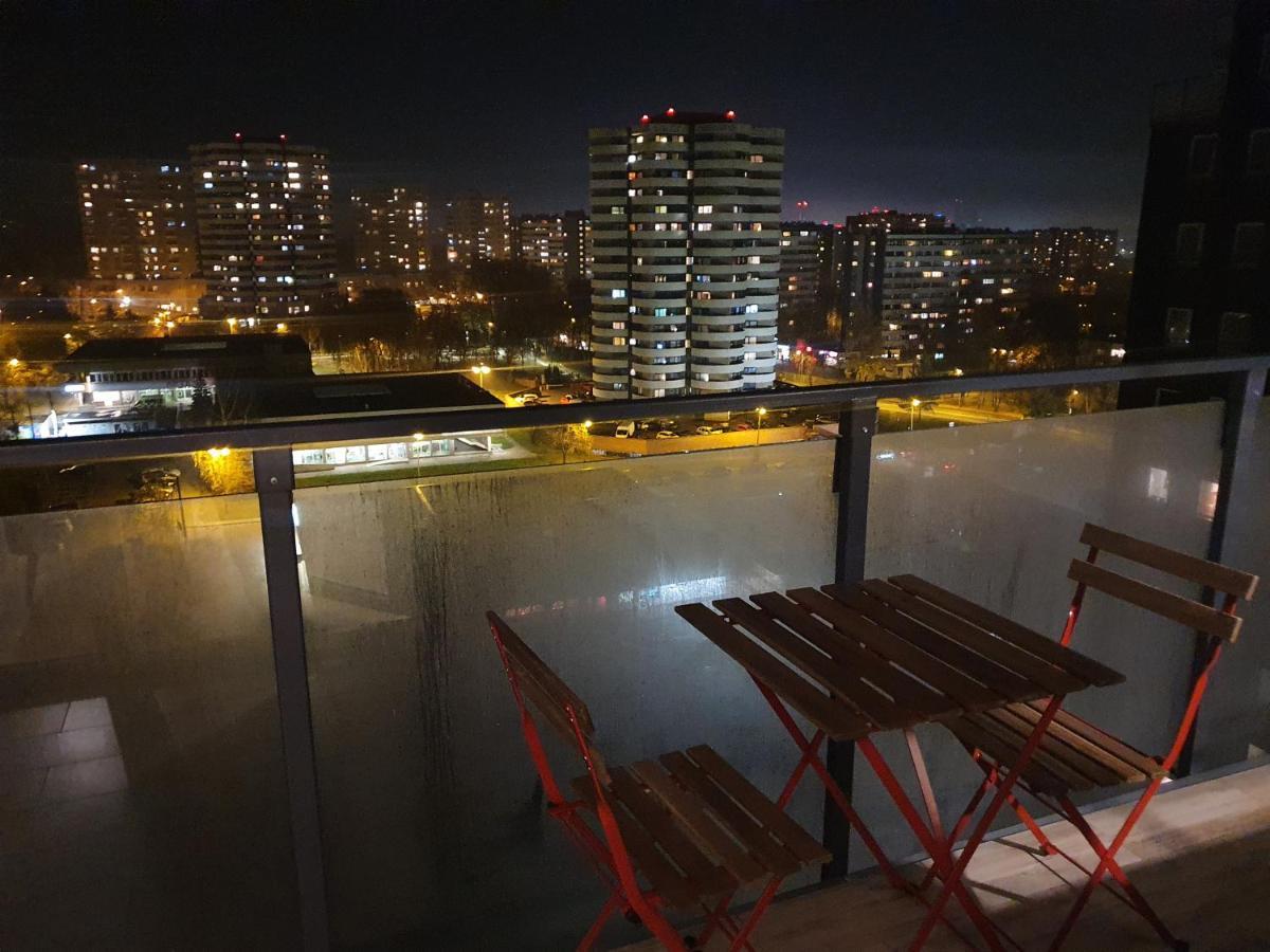 קטוביץ Apartament Wsrod 1000Cy Swiatel - Z Parkingiem W Hali Garazowej- Duzy Balkon Z Lezakami - Piekny Widok Noca Na Panorame Tysiaclecia מראה חיצוני תמונה