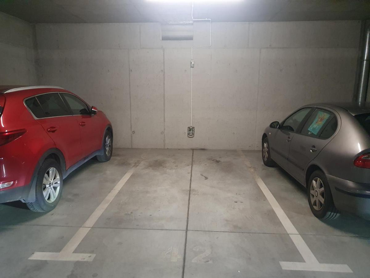קטוביץ Apartament Wsrod 1000Cy Swiatel - Z Parkingiem W Hali Garazowej- Duzy Balkon Z Lezakami - Piekny Widok Noca Na Panorame Tysiaclecia מראה חיצוני תמונה