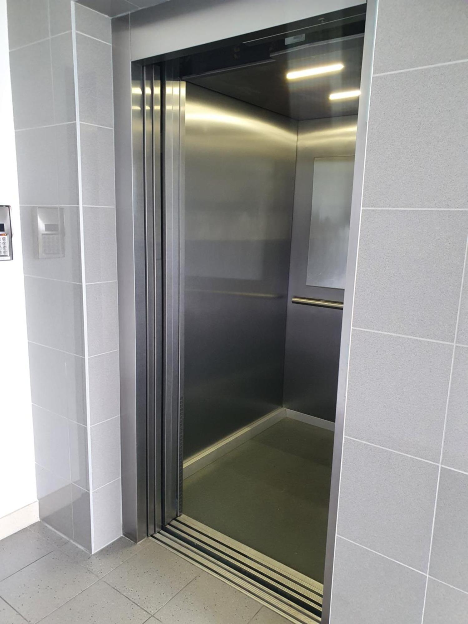 קטוביץ Apartament Wsrod 1000Cy Swiatel - Z Parkingiem W Hali Garazowej- Duzy Balkon Z Lezakami - Piekny Widok Noca Na Panorame Tysiaclecia מראה חיצוני תמונה