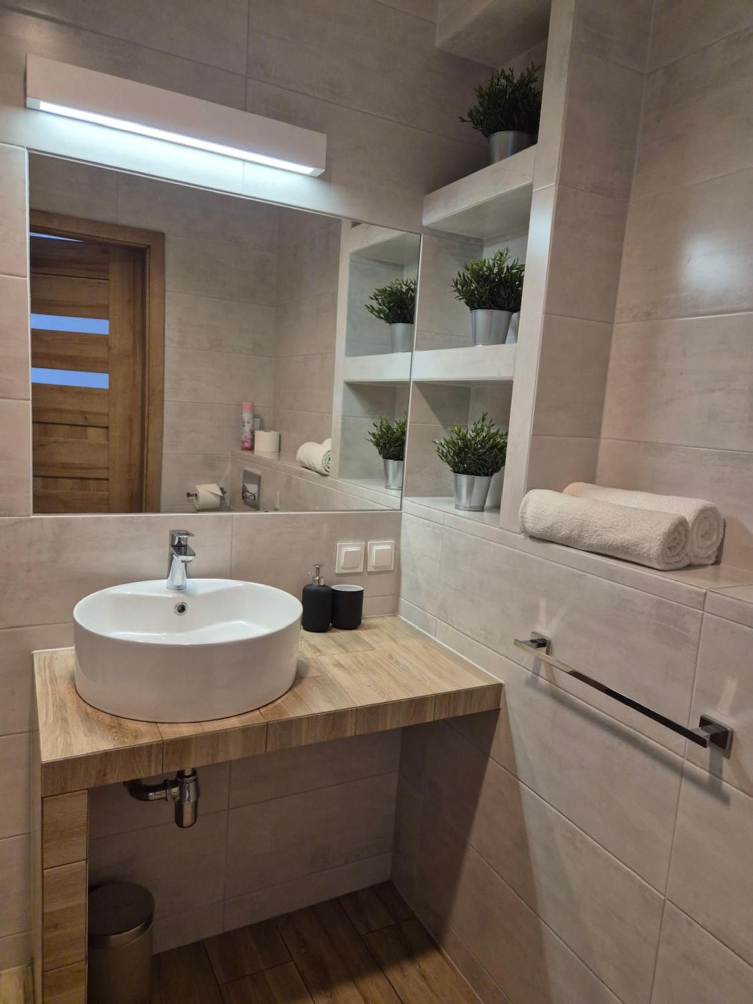 קטוביץ Apartament Wsrod 1000Cy Swiatel - Z Parkingiem W Hali Garazowej- Duzy Balkon Z Lezakami - Piekny Widok Noca Na Panorame Tysiaclecia מראה חיצוני תמונה